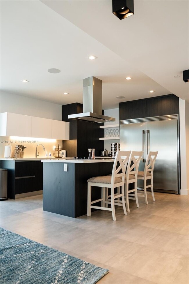 Building Photo - 1930 Bay Dr