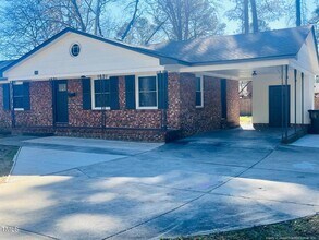 Building Photo - 3 Bedroom 2 Bath for Rent - Call/Text 910-...