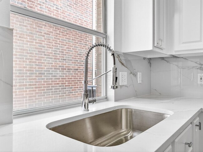 Building Photo - 1817 Newton Dr