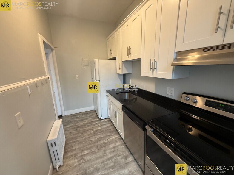 Building Photo - 1805 Beacon St