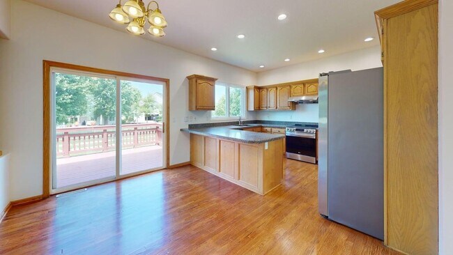 Building Photo - Executive Home in Ames