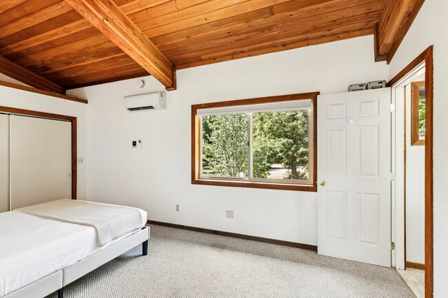 Building Photo - 14341 WA-530