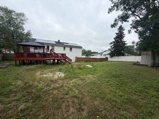 Building Photo - 536 Skylark Dr