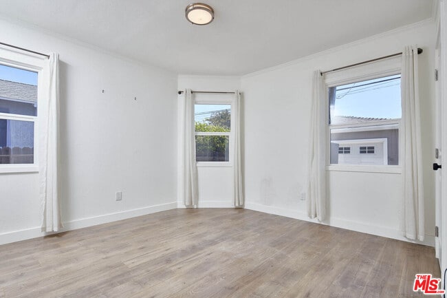 Building Photo - 2904 W 81st St
