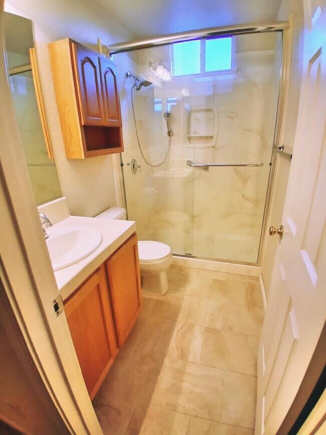 Building Photo - 784 Begonia Dr