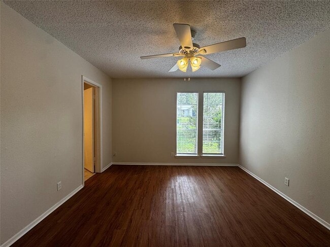Building Photo - 908 Speer Ln