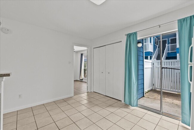 Building Photo - 3506 Cove View Blvd