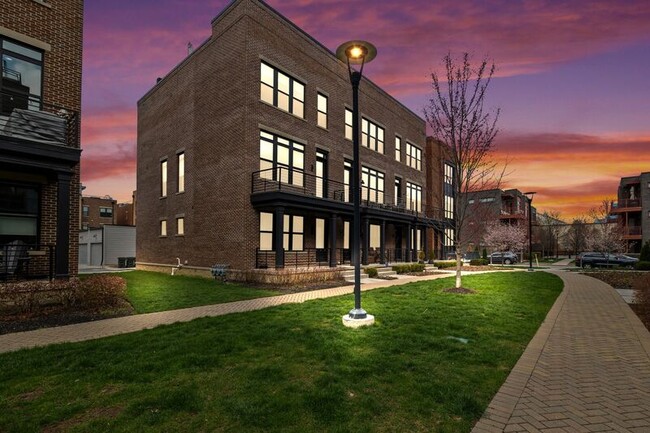 Building Photo - 297 Auden Ave