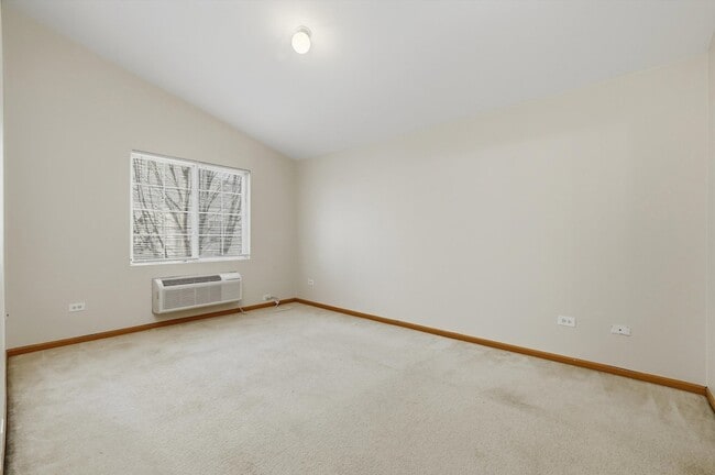 Building Photo - 417 Silverstone Dr