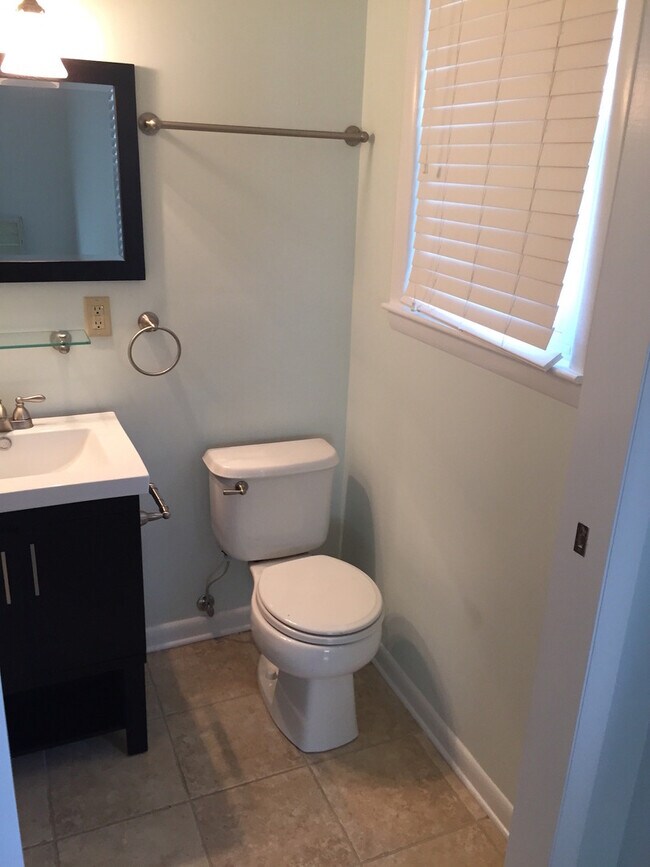 Building Photo - GREAT LOCATION!! Nicely updated home!!