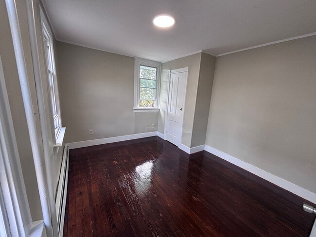 Building Photo - 4 Bedroom Home for Rent in Trenton