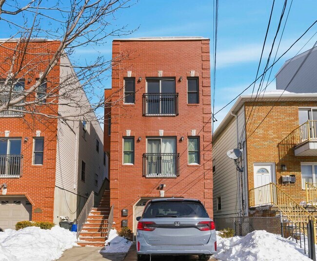 Building Photo - 54 Laidlaw Ave