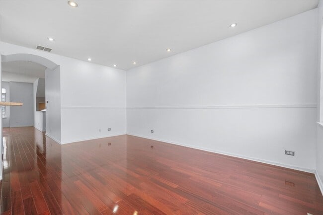 Building Photo - 303 Sype Dr