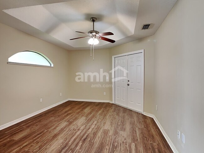 Building Photo - 2122 SW Burman Ln