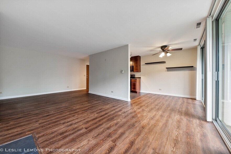 Open concept - 5900 Oakwood Dr