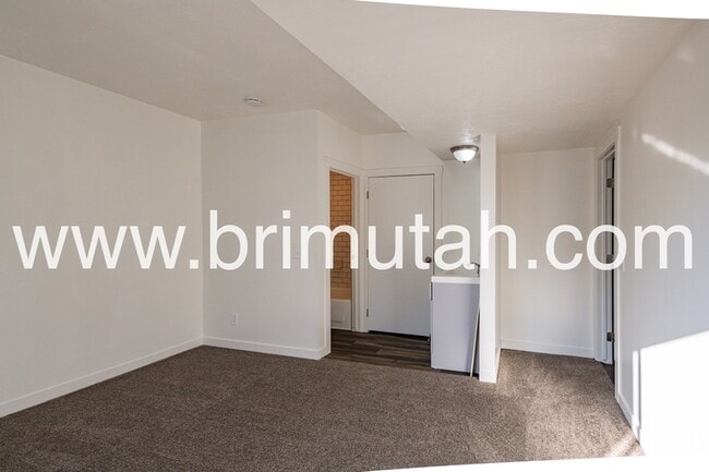 Building Photo - 1304 E 900 S