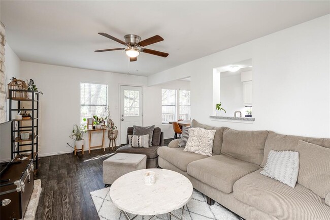 Building Photo - 3503 Larchmont Cove