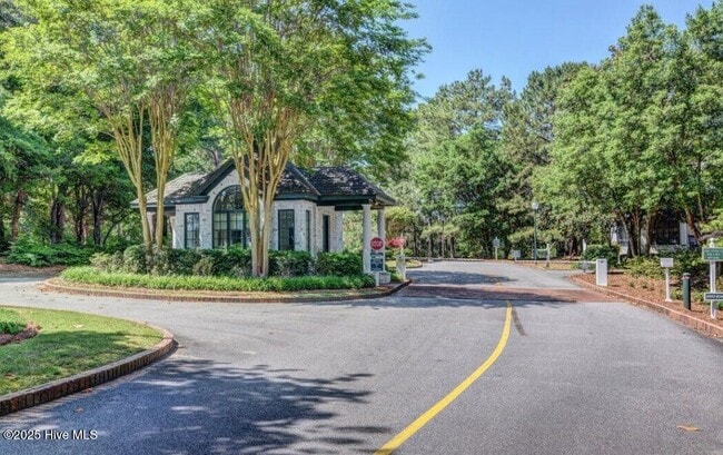 Building Photo - 8825 Sawmill Creek Ln