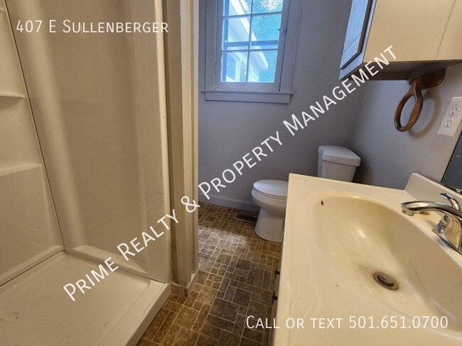 Building Photo - 407 E Sullenberger-