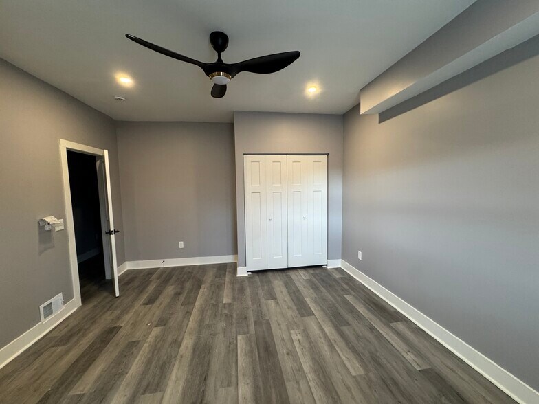 Building Photo - 3374 Webster Ave