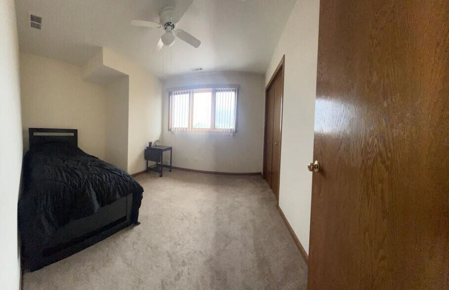 Building Photo - 8821 N Greenwood Ave