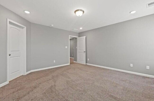 Building Photo - 225 Parker Pl