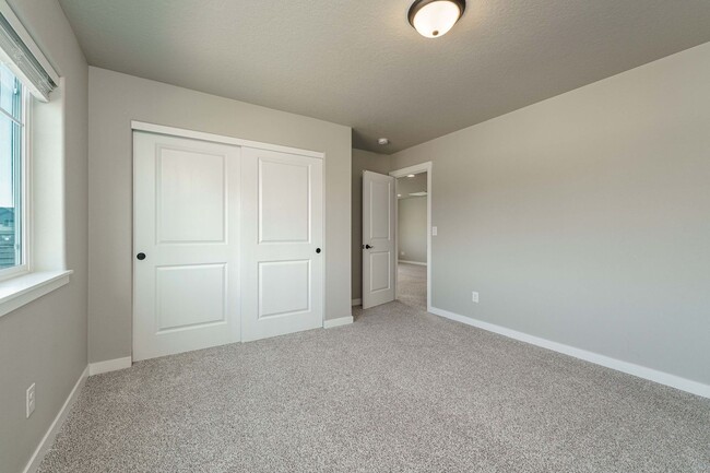 Building Photo - Spacious 4BR Modern Retreat and Luxury Liv...