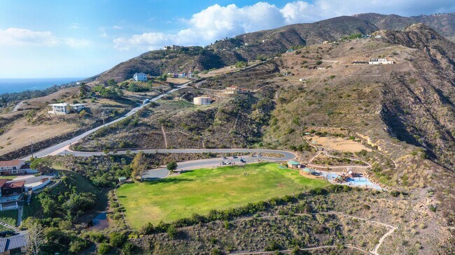 Building Photo - 6225 Frondosa Dr