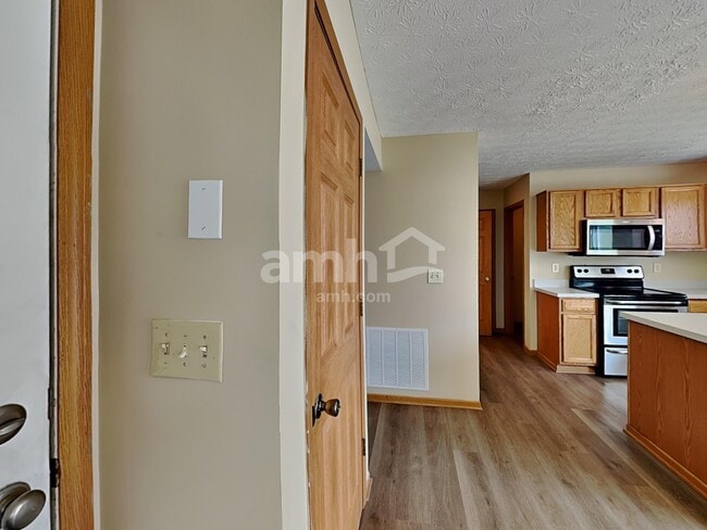 Building Photo - 2194 Dry Ridge Ct