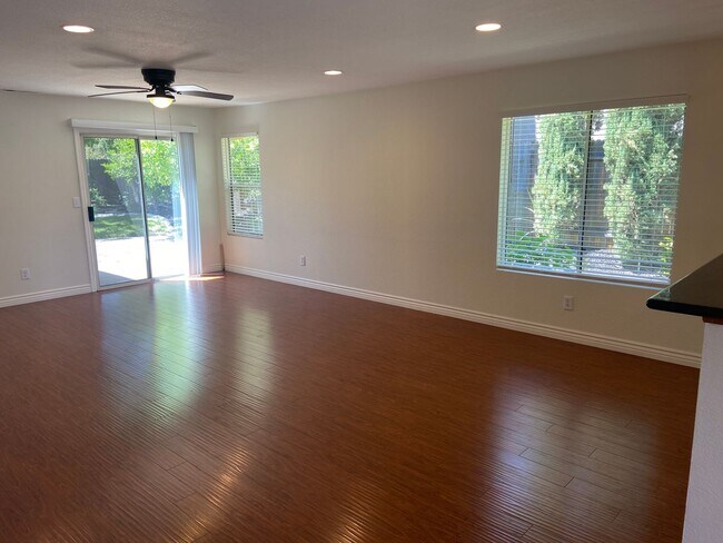 Building Photo - Prairie Oaks 3 Bdrm, 2 bath