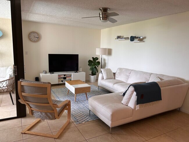 Building Photo - 1915 Lavers Cir