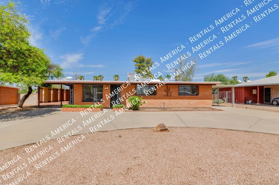 Building Photo - 6545 E Calle Luna