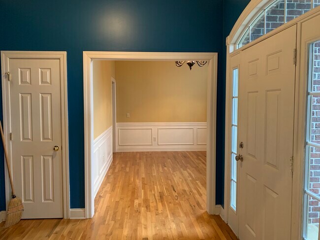 Entry - 208 Thoreau Ct