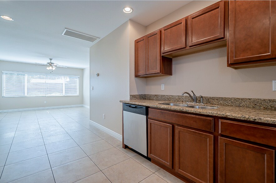 Building Photo - 818 W Osborn Rd