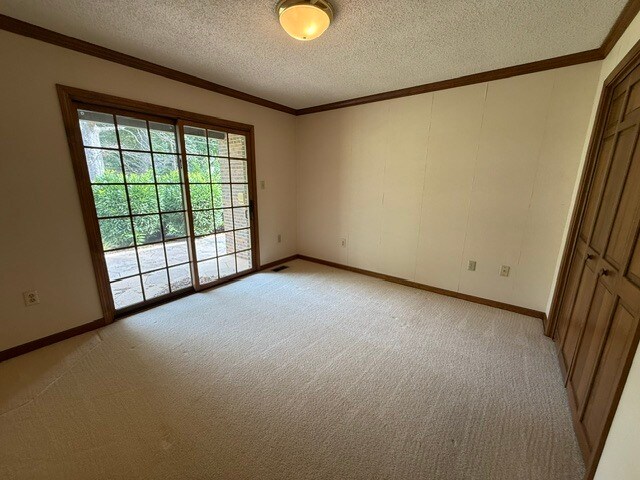 Building Photo - 590 Wedgwood Dr
