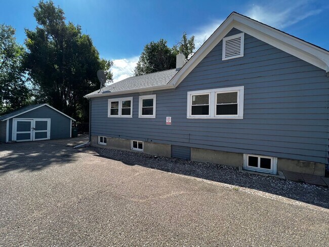 Building Photo - 8th2122 (CW-NB)