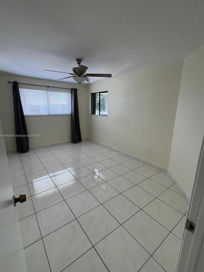 Building Photo - 9707 Hammocks Blvd