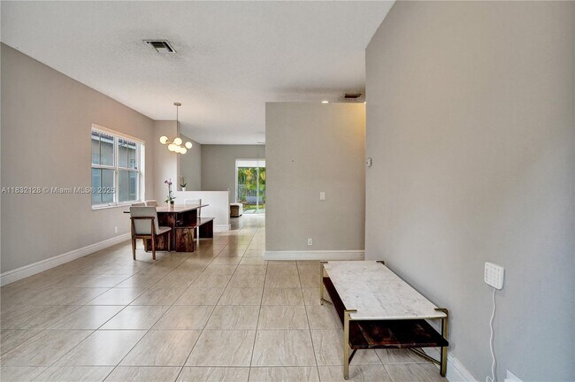Building Photo - 930 Bluewood Terrace