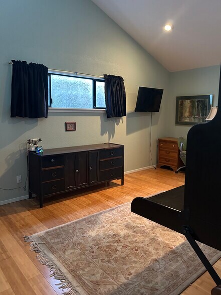 Building Photo - 1060 Waring St