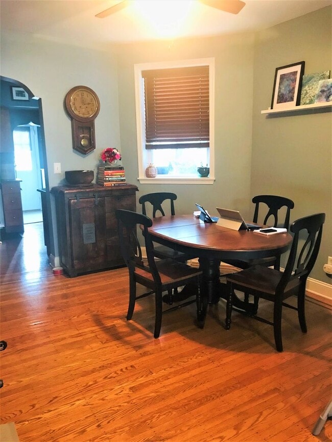 Building Photo - Gorgeous 3-Bed Townhome in Whitman! Available mid-July!