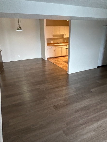 Building Photo - 300 14th Ave S