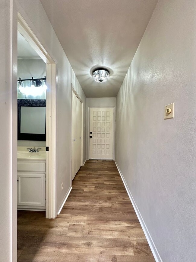 Building Photo - Now Available - 2 Bedroom 1.5 Bathroom Con...