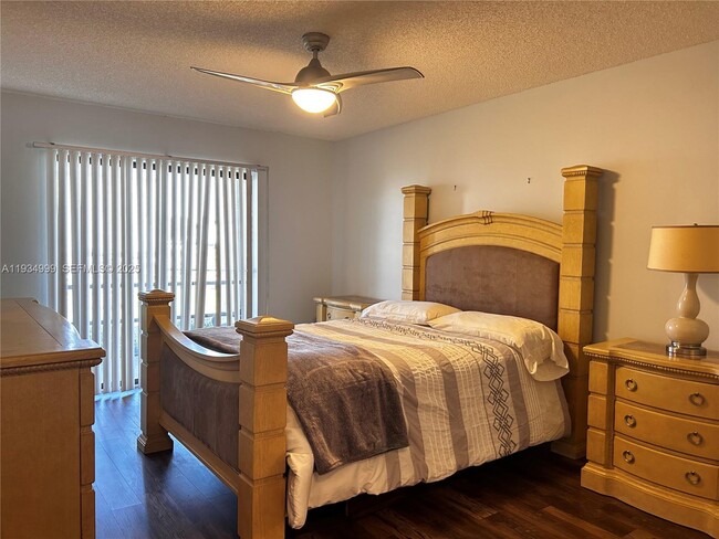 Building Photo - 7903 Willow Springs Dr