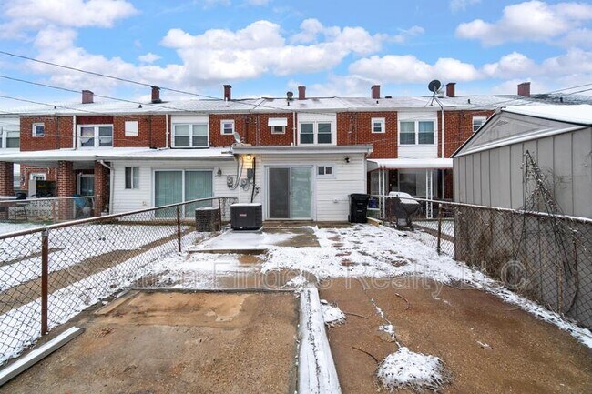 Building Photo - 2034 Kelmore Rd