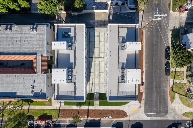 Building Photo - 5655 Hazeltine Ave