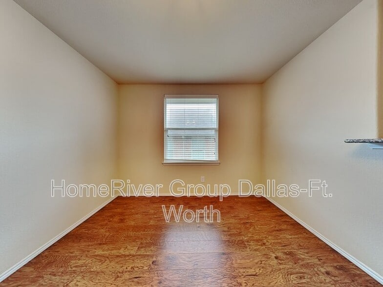 Building Photo - 10622 Midway Dr