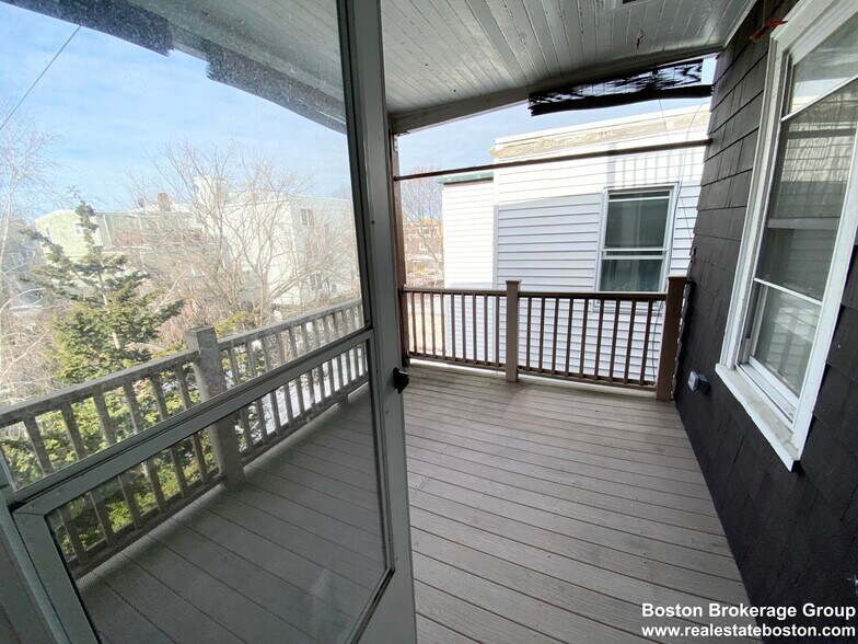 Building Photo - 108 Buttonwood St