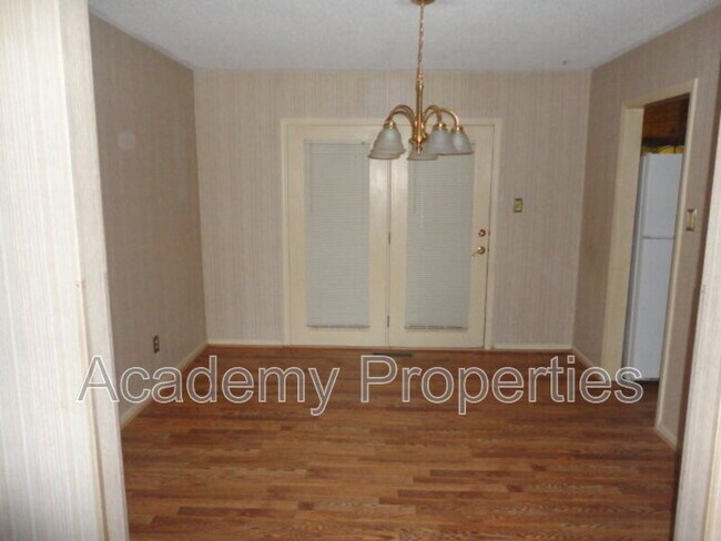 Building Photo - 1417 Pennel Dr