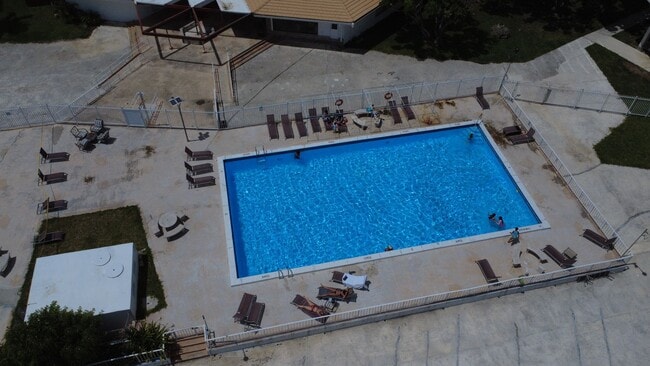 Building Photo - Spacious One Bedroom Two Bath Condo with P...