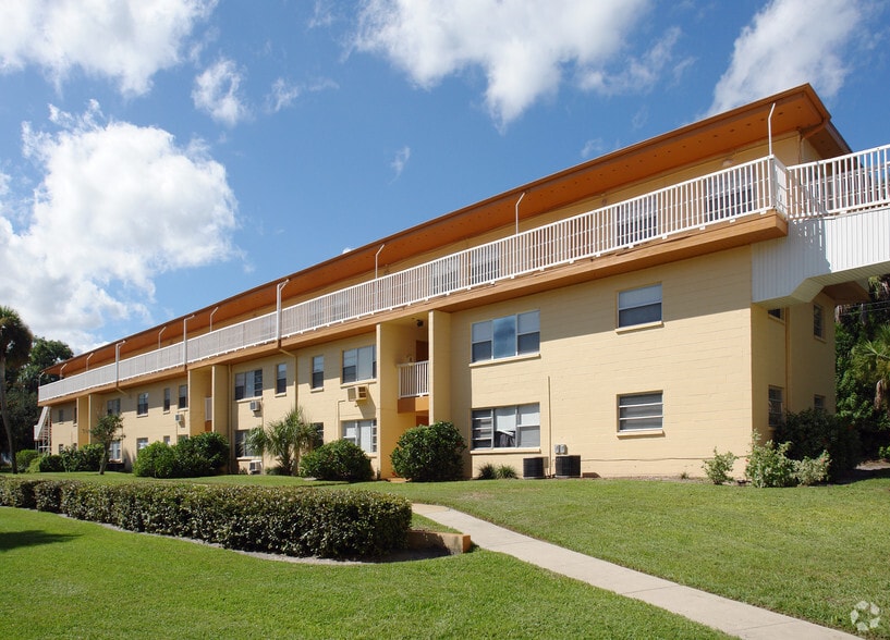 Primary Photo - Riverside Apartments